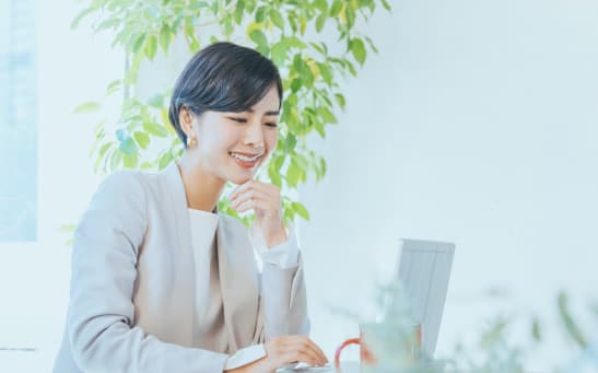 A economia da solidão: o lucro nas mesas para um